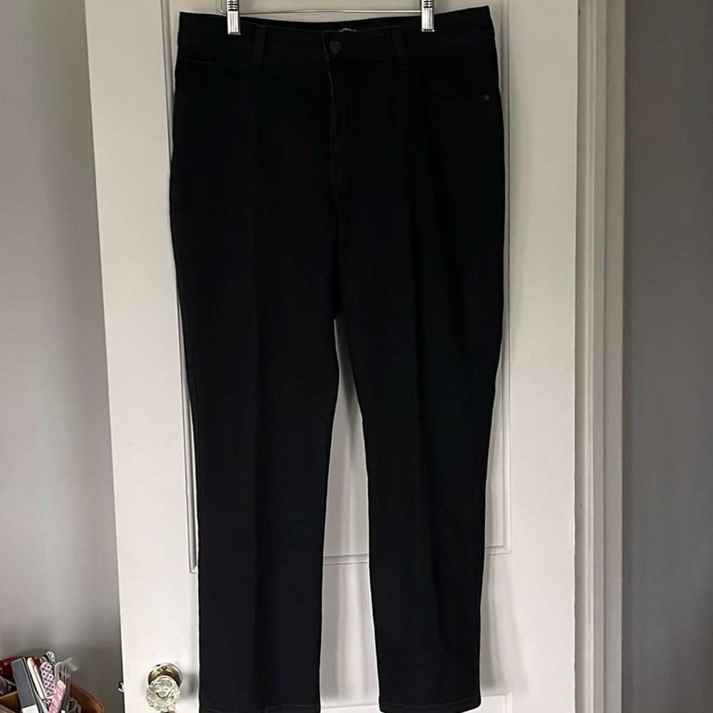 LEE classic fit, stretch,black jeans. Size 16P. Embellished back pockets. EUC